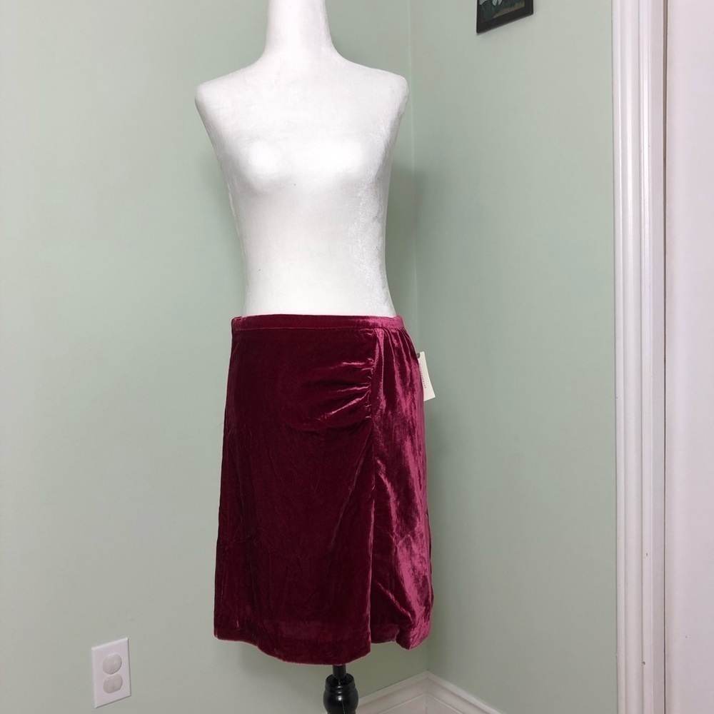 💙 8 💙 NWT Anthro Skirt Velvet Mini Ruched Slit Asymmetrical Raspberry​
